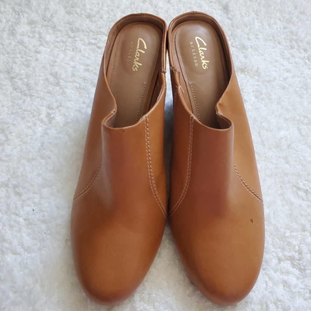 Clarks artisan cogniac tan wedge mules